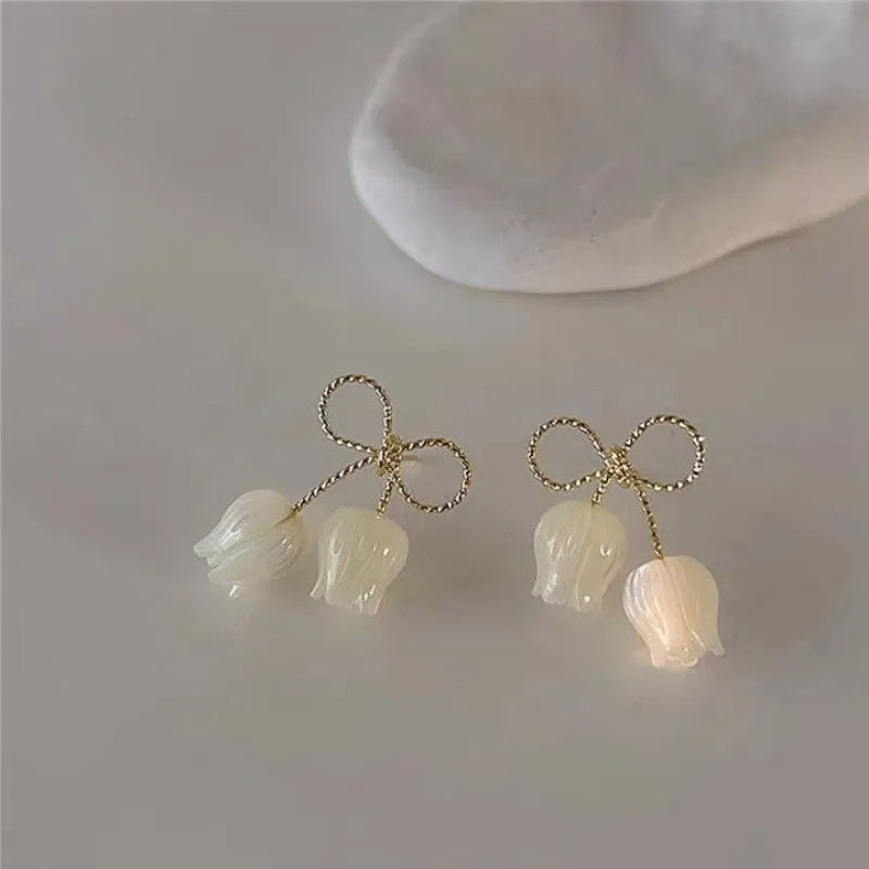 925 Silver Needle Korean Fashion Bowknot Tulip Earrings For Women Jewelry 2026 Trending New Women's White Flower Earrings Brinco
