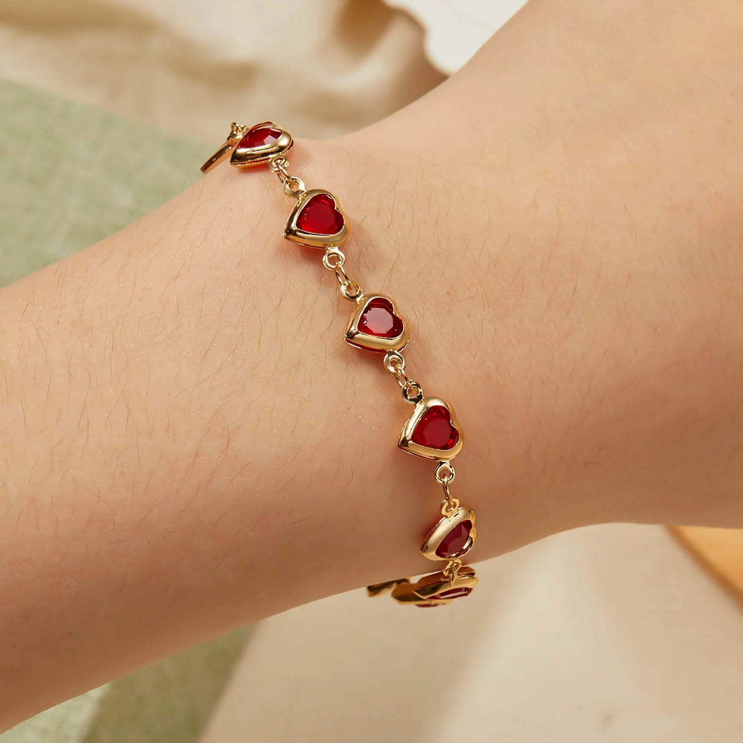 Elegant Red Crystal Zircon Metal Chain Bracelets for Women Colorful Heart Bracelets Party Wedding Wrist Charms Jewelry Gift