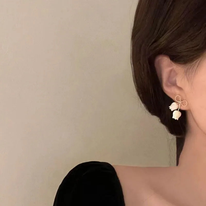925 Silver Needle Korean Fashion Bowknot Tulip Earrings For Women Jewelry 2026 Trending New Women's White Flower Earrings Brinco