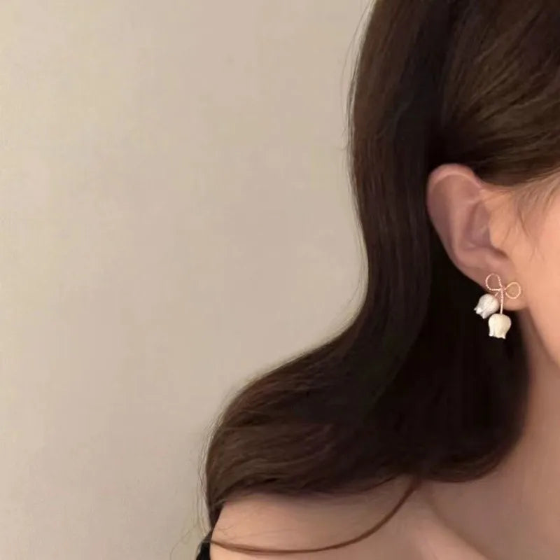 925 Silver Needle Korean Fashion Bowknot Tulip Earrings For Women Jewelry 2026 Trending New Women's White Flower Earrings Brinco