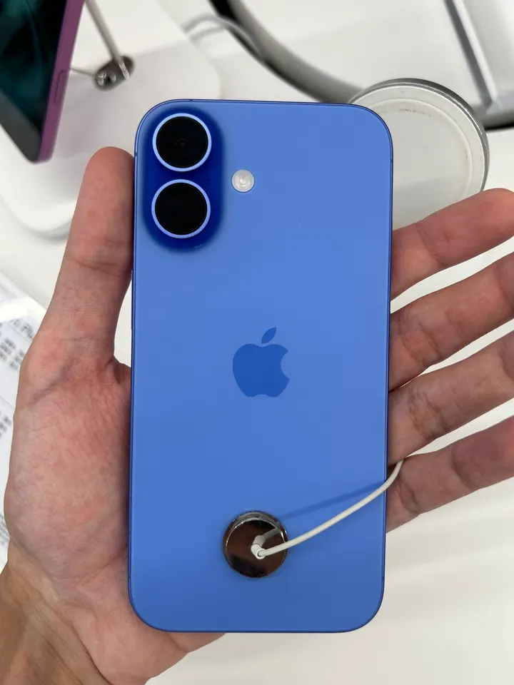 Apple iPhone Air 256 GB: Thinnest iPhone Ever, 6.5-inch Display with ProMotion up to 120Hz, Powerful A19 Pro Chip, Center Stage Front Camera, All-Day Battery Life; Sky Blue
